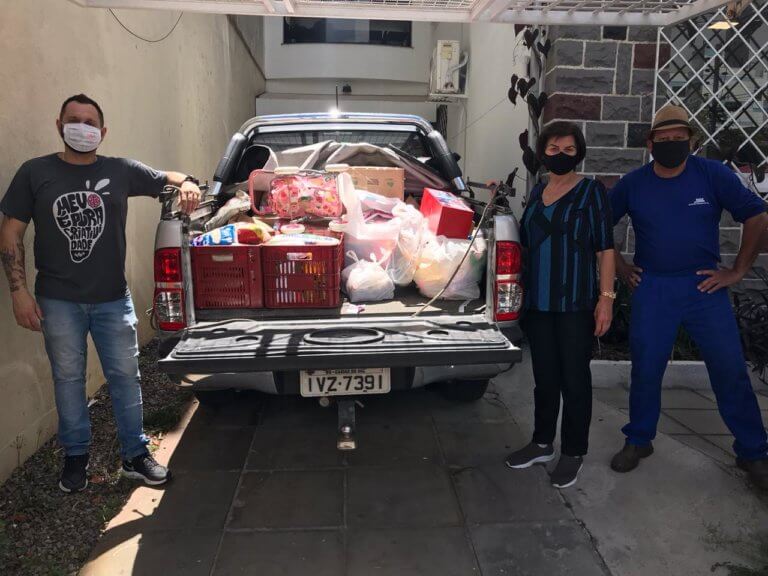 CAM presenteia crianças migrantes com doações da Escola Supera