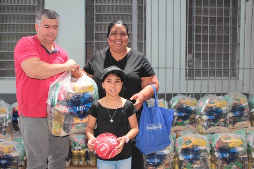 Empresário olimpiense promove arrecadação de brinquedos e alimentos para  serem doados neste natal - Voz Olimpiense