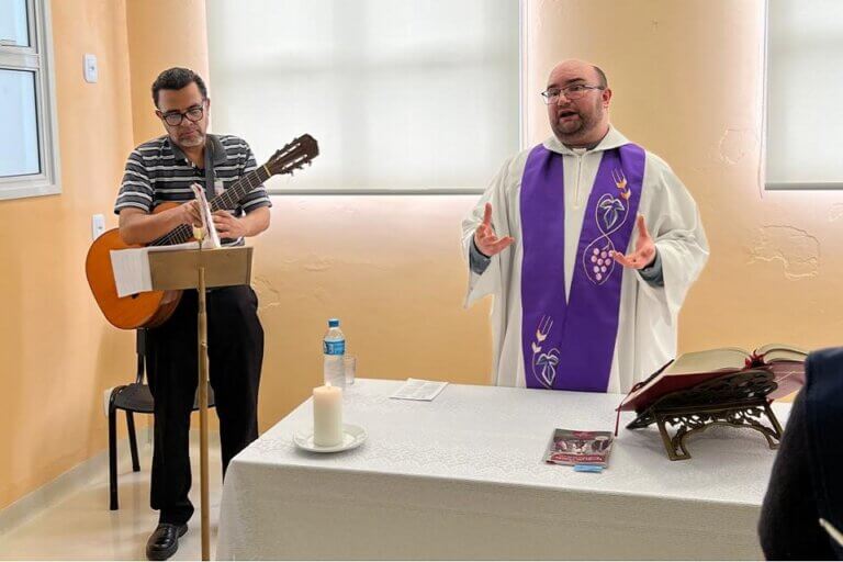 Hospital Santa Ana celebra Missa de Páscoa reforçando a esperança em Cristo