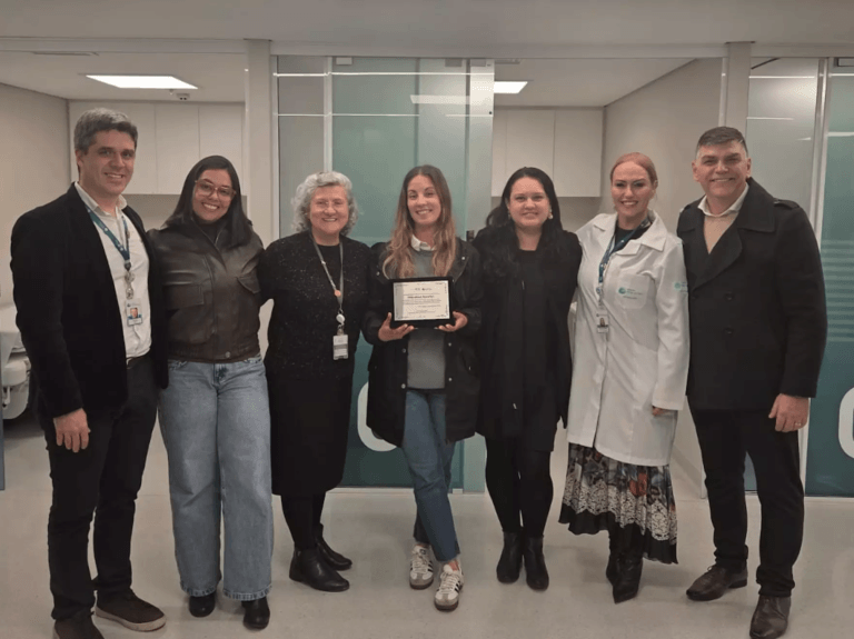 Hospital Mãe de Deus recebe visita de representantes da Mécénat Servier e da Servier Brasil